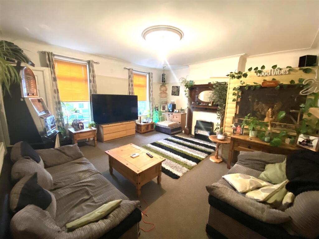 Main image of property: Holderness Road, Hull