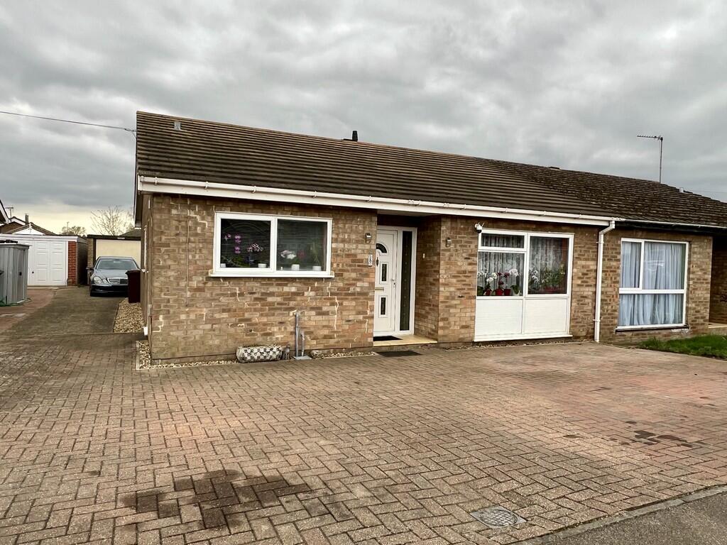 3-bed semi-detached on Green Park, Chatteris, Cambs., PE16 6DL, £220,000