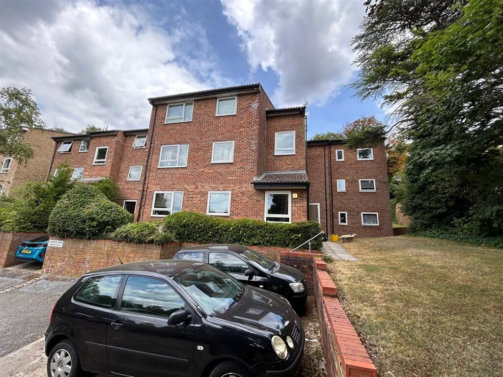 1-bed flat on Montana Close, SOUTH CROYDON, £150,000