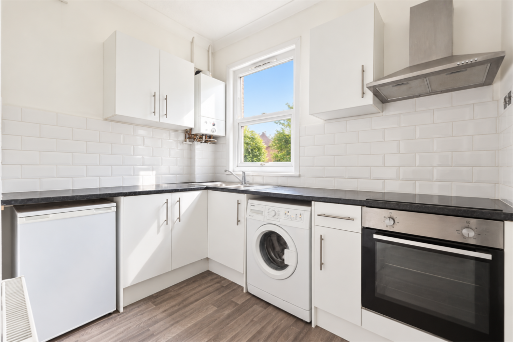 Apartment in Southend-on-Sea - View 4
