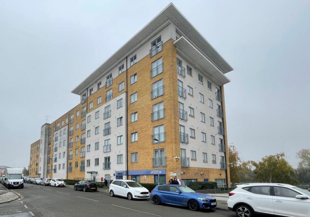 2-bed flat on 80 HERTFORD HOUSE, £235,000