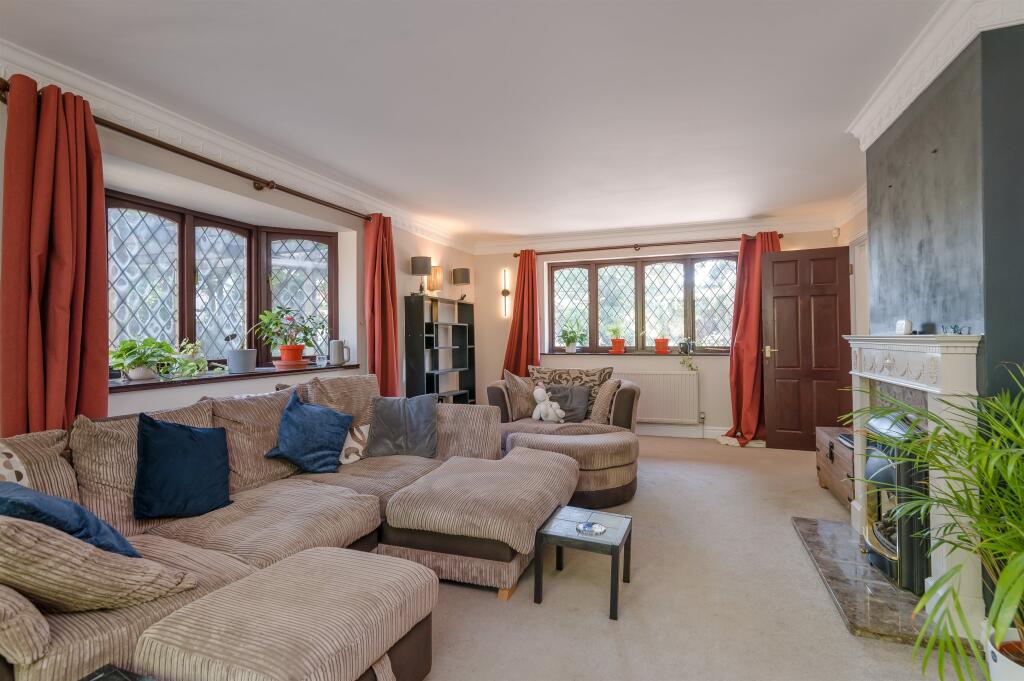 House in Newport - View 5
