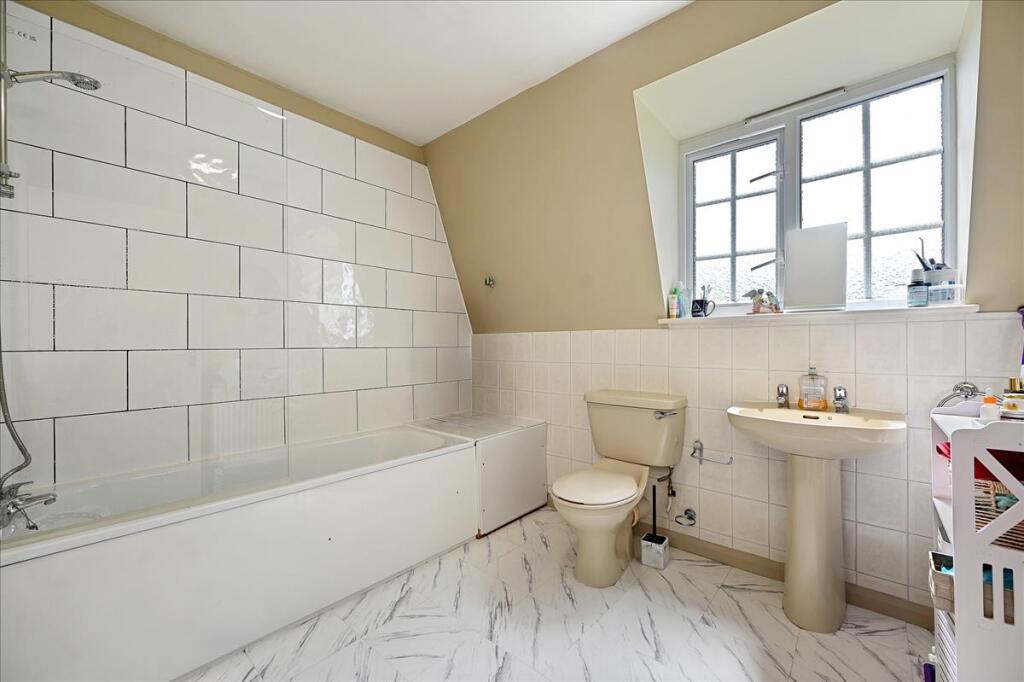 Apartment in Harrow - More