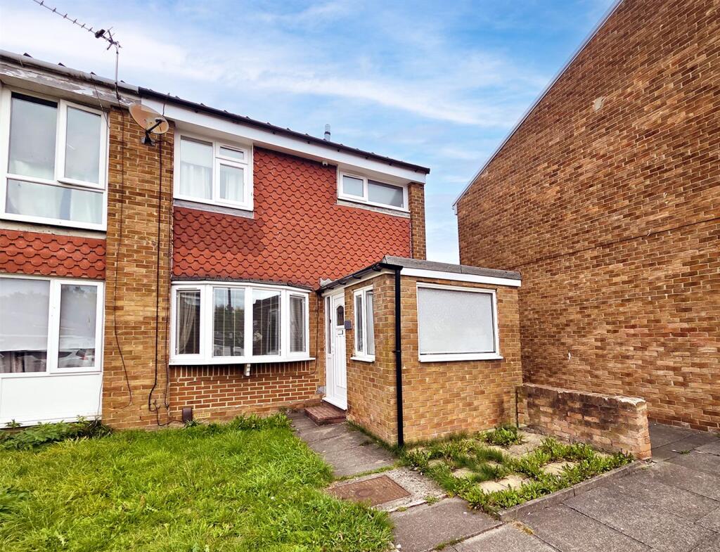 3-bed terraced on Blackhill Avenue, Hadrian Park, £150,000