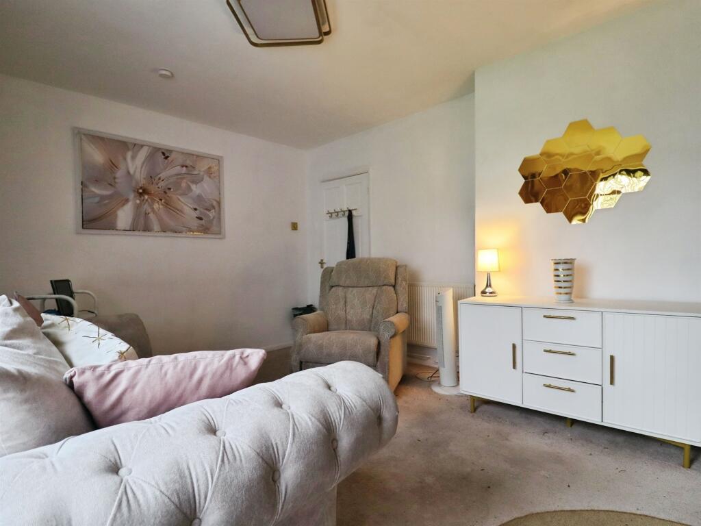 Apartment in Cardiff, Llanrumney - View 3