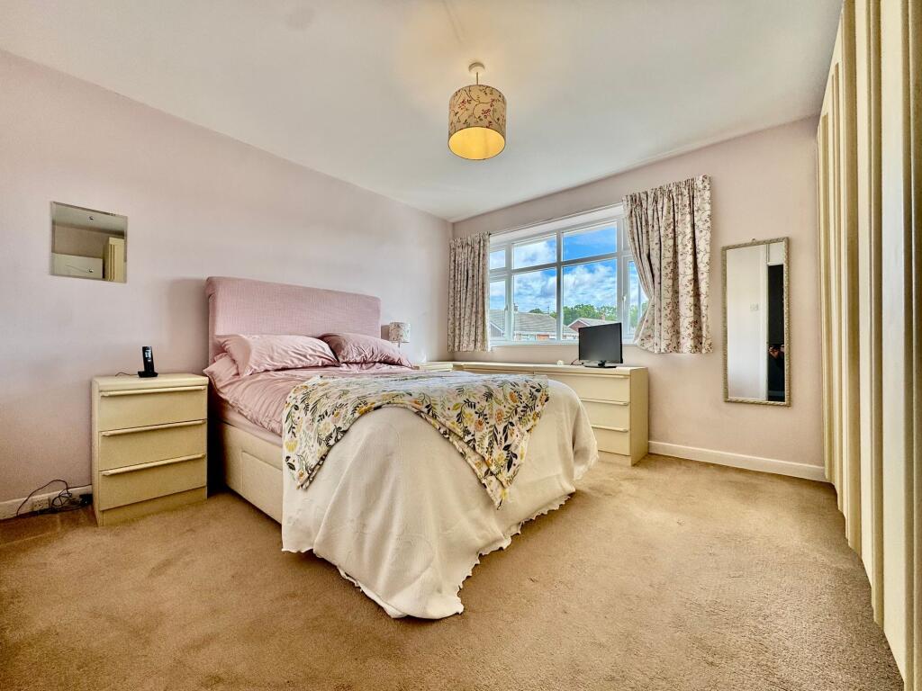 House in Luton, Stopsley - View 5