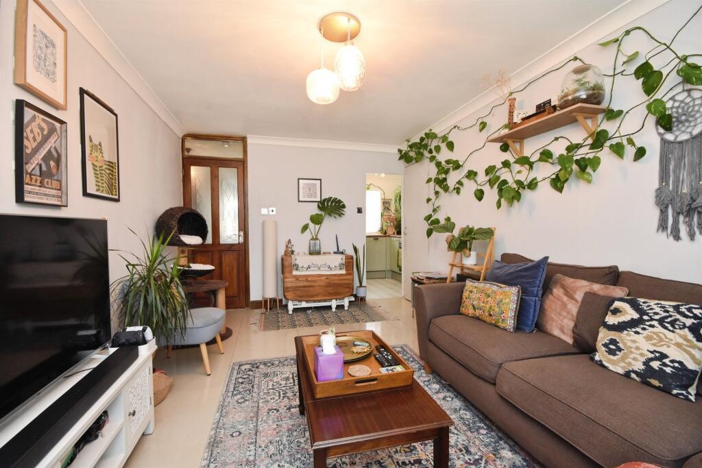 Apartment in Chelmsford, Great Baddow - View 2