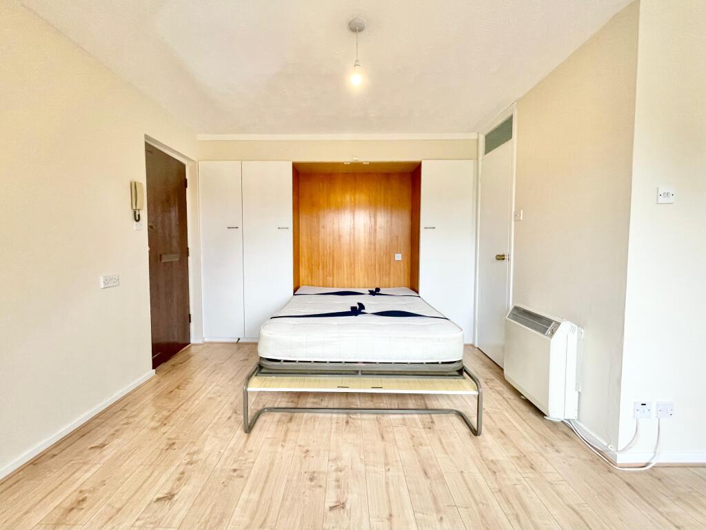 Apartment in Sidcup, Falconwood - View 2