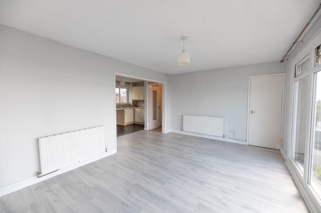 Apartment in Southend-on-Sea - View 3