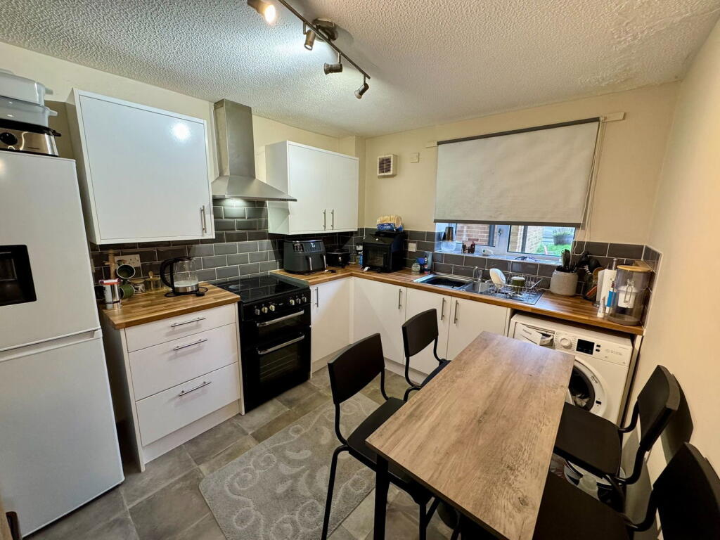 Goldings Court, Kennington, TN24 photo 2