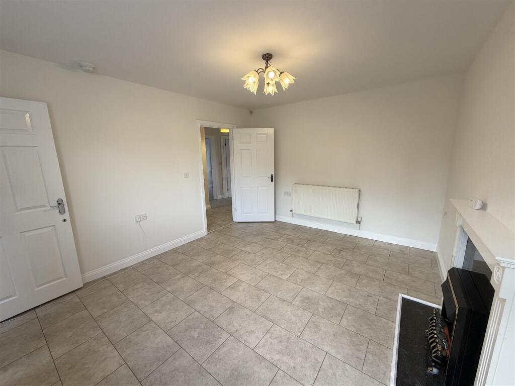 2 bedroom maisonette for rent