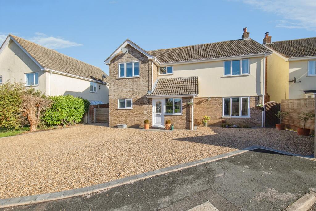 5-bed detached on Nicholson Court, Newton, Sudbury, £600,000