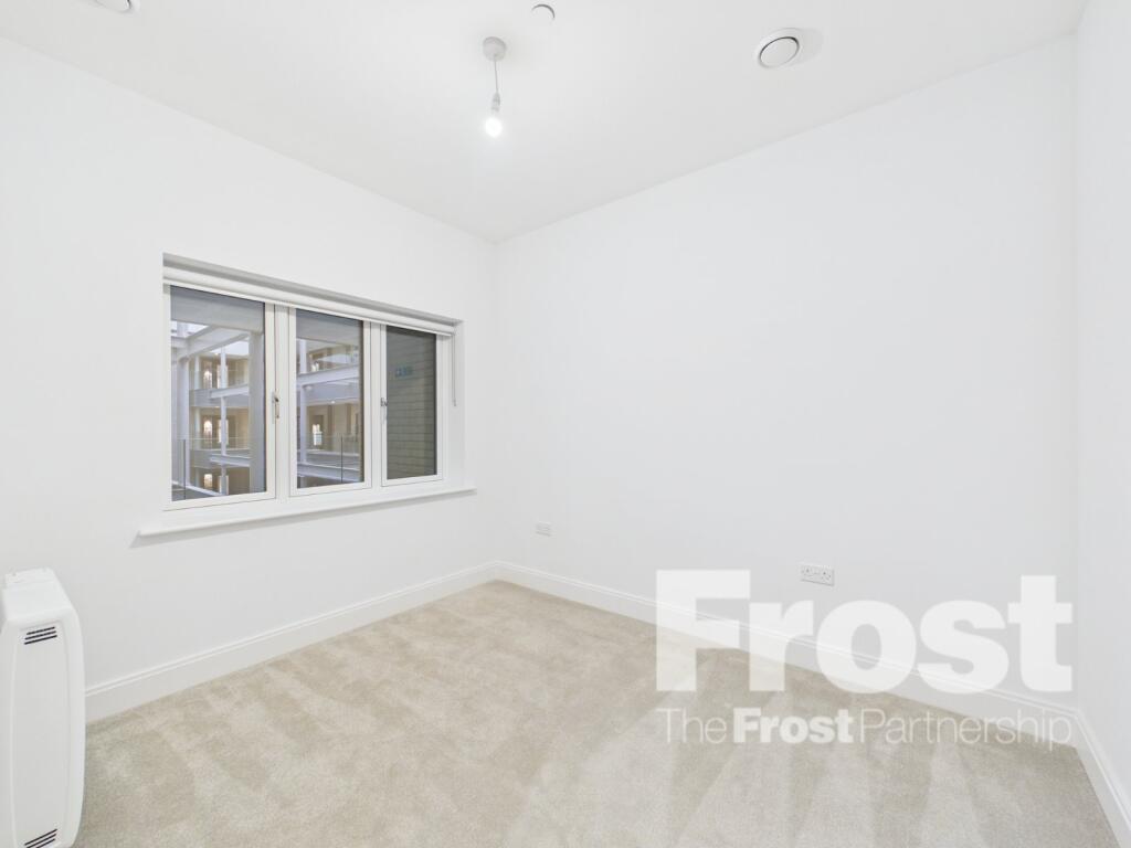 Apartment in Slough - More