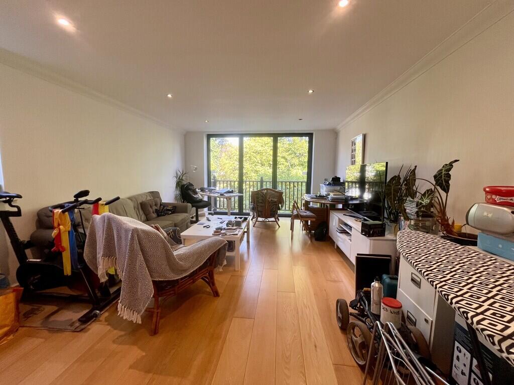 Apartment in Newbury, West Berkshire - View 2