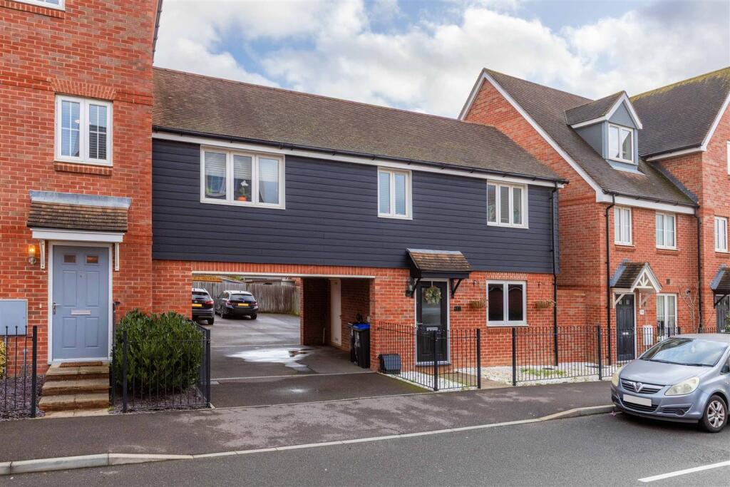 2-bed house on Snapdragon Lane, Worthing, £250,000