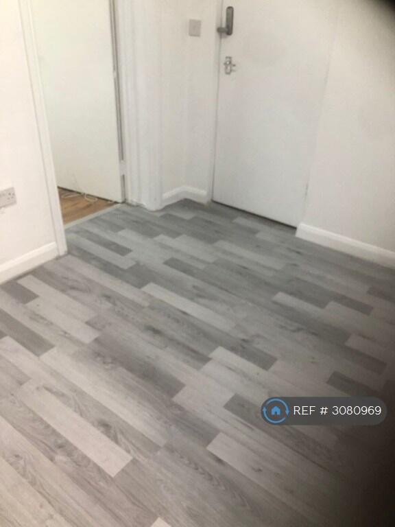 Apartment in Twickenham - View 4