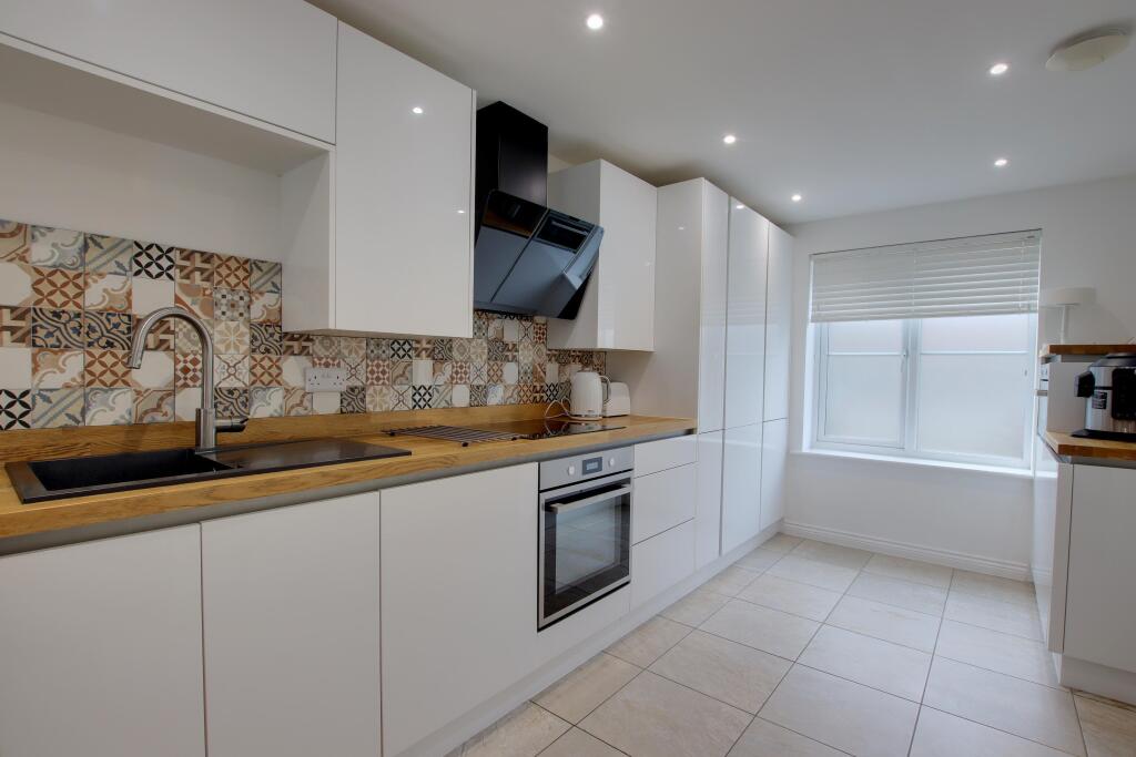 Wickham Road, Fareham photo 3