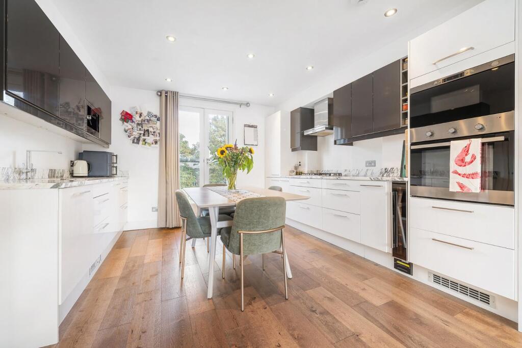 Apartment in London, Stockwell Park, Brixton - View 2