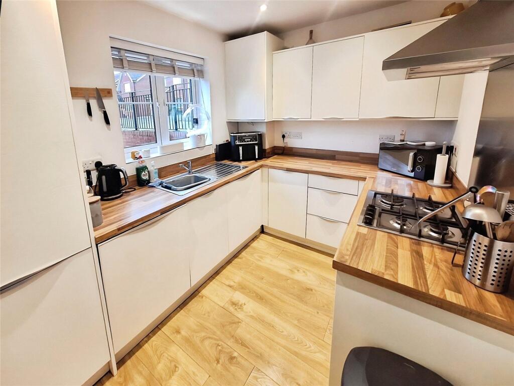 Navigation Close, Nuneaton, Warwickshire, CV10 photo 3