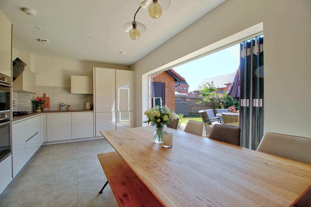 Goodwood Crescent, Bucklers Park, Crowthorne - View 4