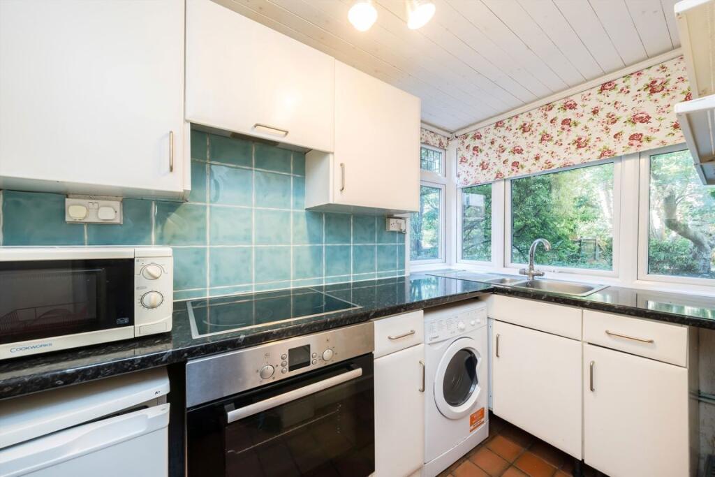 Apartment in Kingston upon Thames - View 3