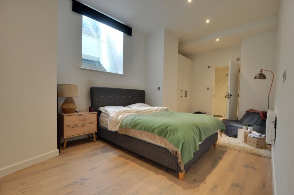 Apartment in Twickenham - View 3