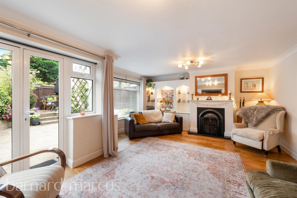 House in London, Royal Borough of Kingston upon Thames - View 2