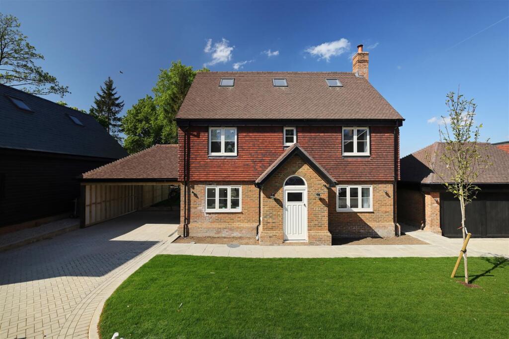 Main image of property: PADDOCK GROVE, EFFINGHAM, KT24