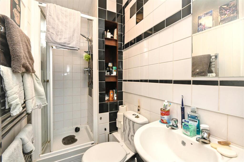 Apartment in Eastbourne, East Sussex - View 4