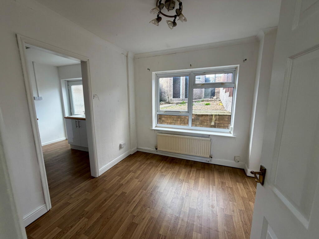 Willow Court, Newbridge, Newport, NP11 5LW photo 3