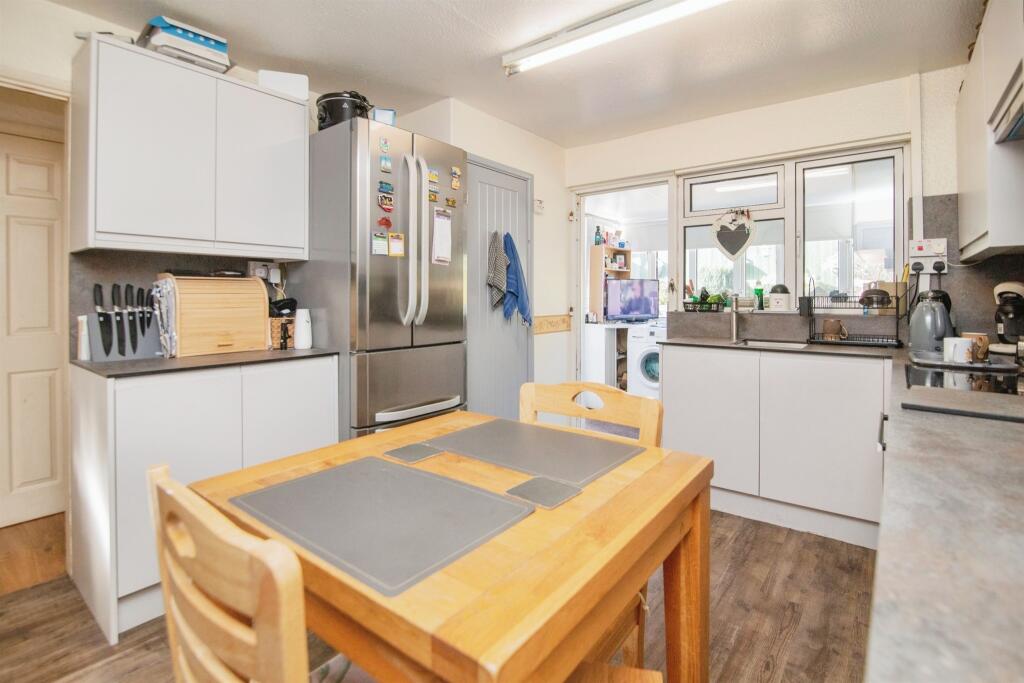 44, Springfield Road photo 3