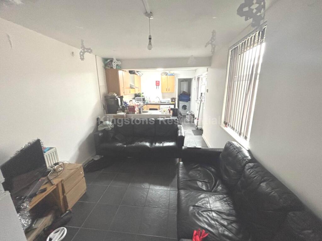 Main image of property: 6 Bedroom House at Cathays Terrace, Cathays, Cardiff, CF24 4HT