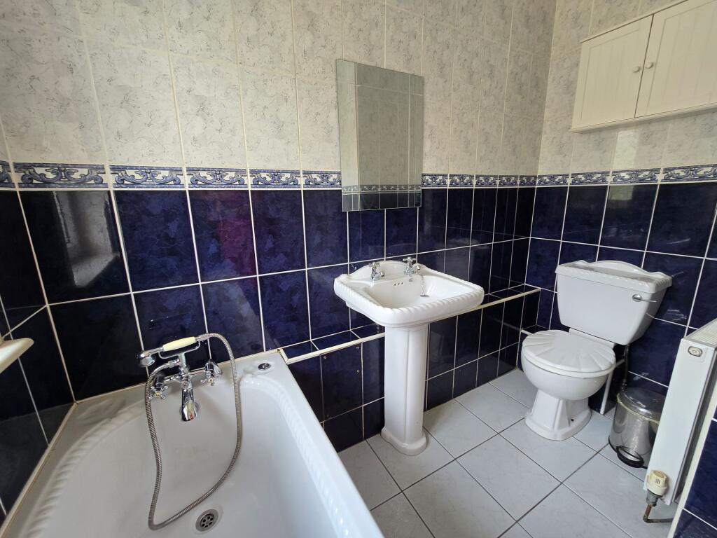 House in Swansea, Birchgrove - More