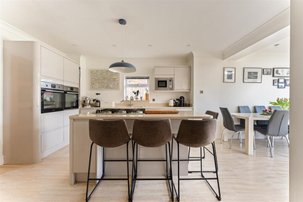 De Lisle Road, Bournemouth - More