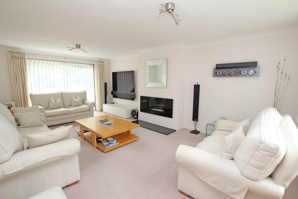 Badgers Brow, Willingdon Village,Eastbourne, BN20 9EE photo 2