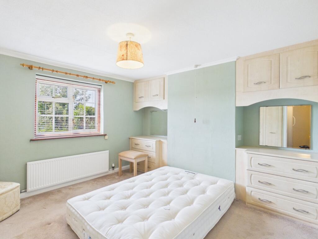 Chattern Hill, Ashford, Surrey, TW15 photo 4