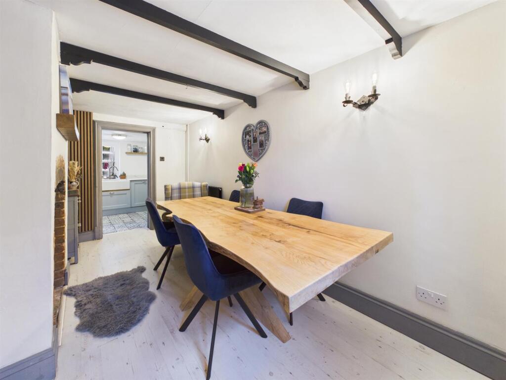 House in Gloucester - View 4