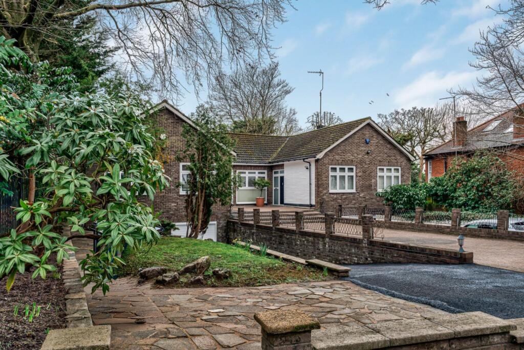 Main image of property: Hendon Avenue, London, N3