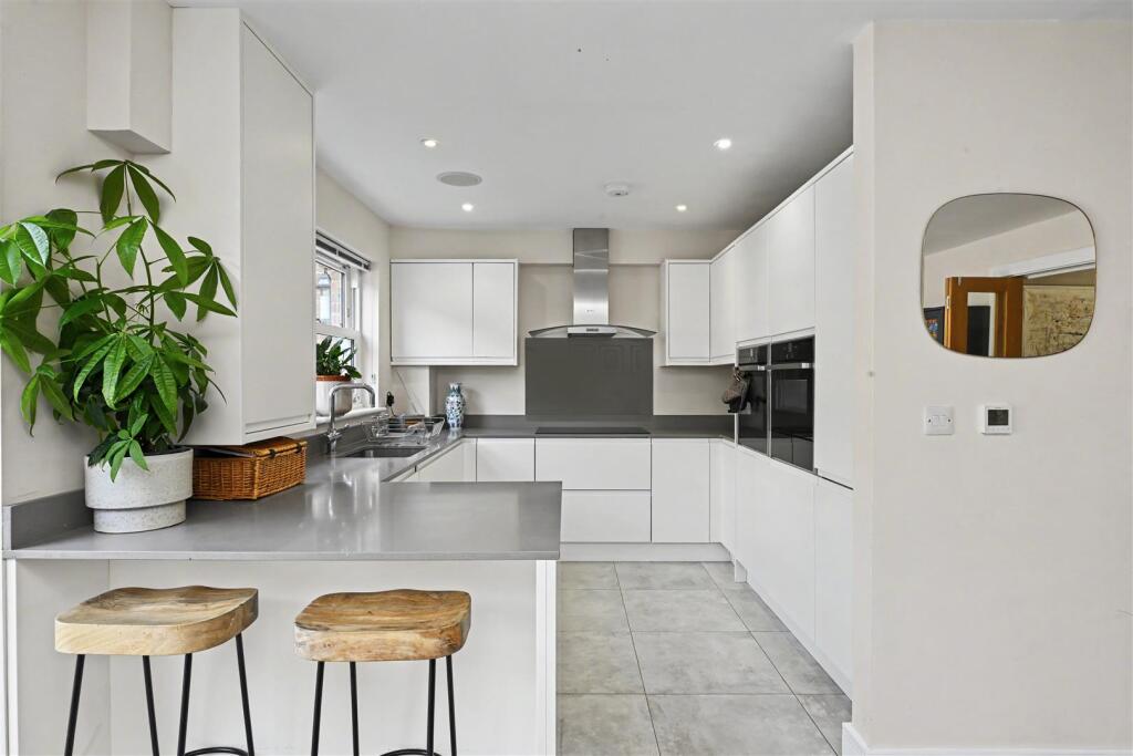 House in St Albans, Hyde - View 2