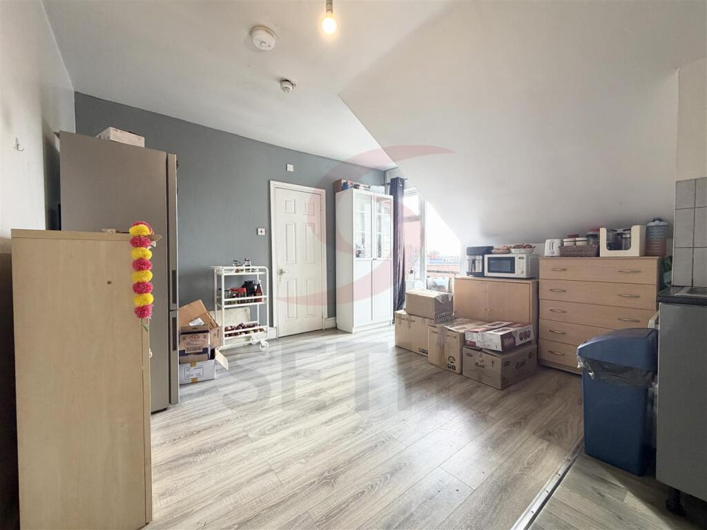 Apartment in Leicester, Clarendon Park - View 4