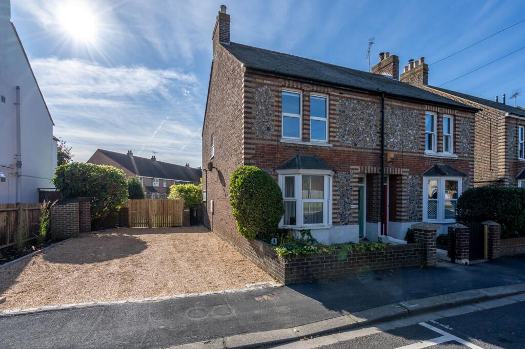 Spitalfield Lane, Chichester, PO19 - More