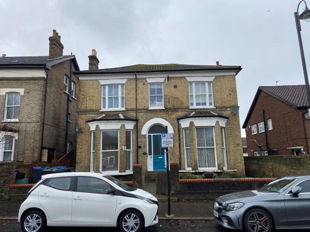 Main image of property: Flat 4, 39 Havelock Road, Croydon, Surrey, CR0 6QQ