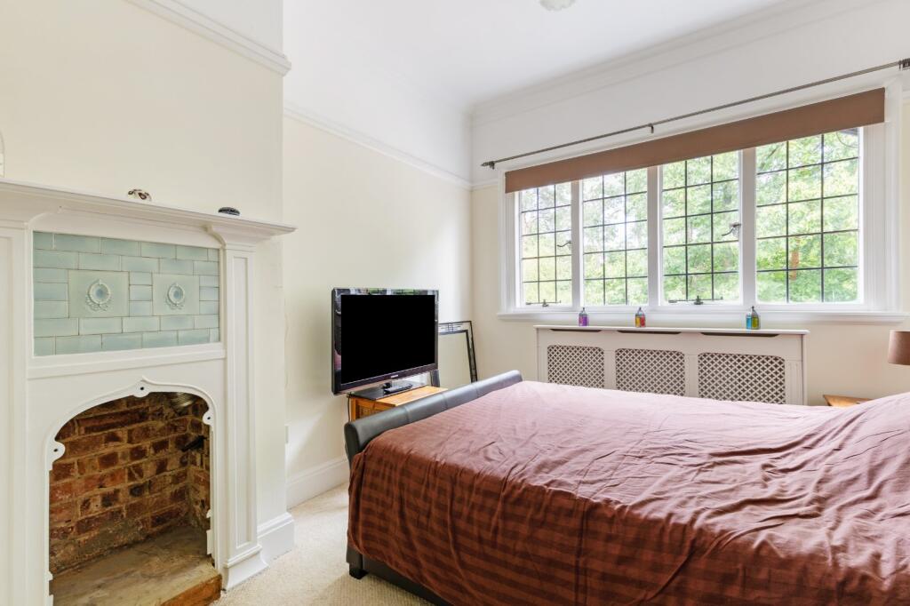 Apartment in Waverley, Farnham - More