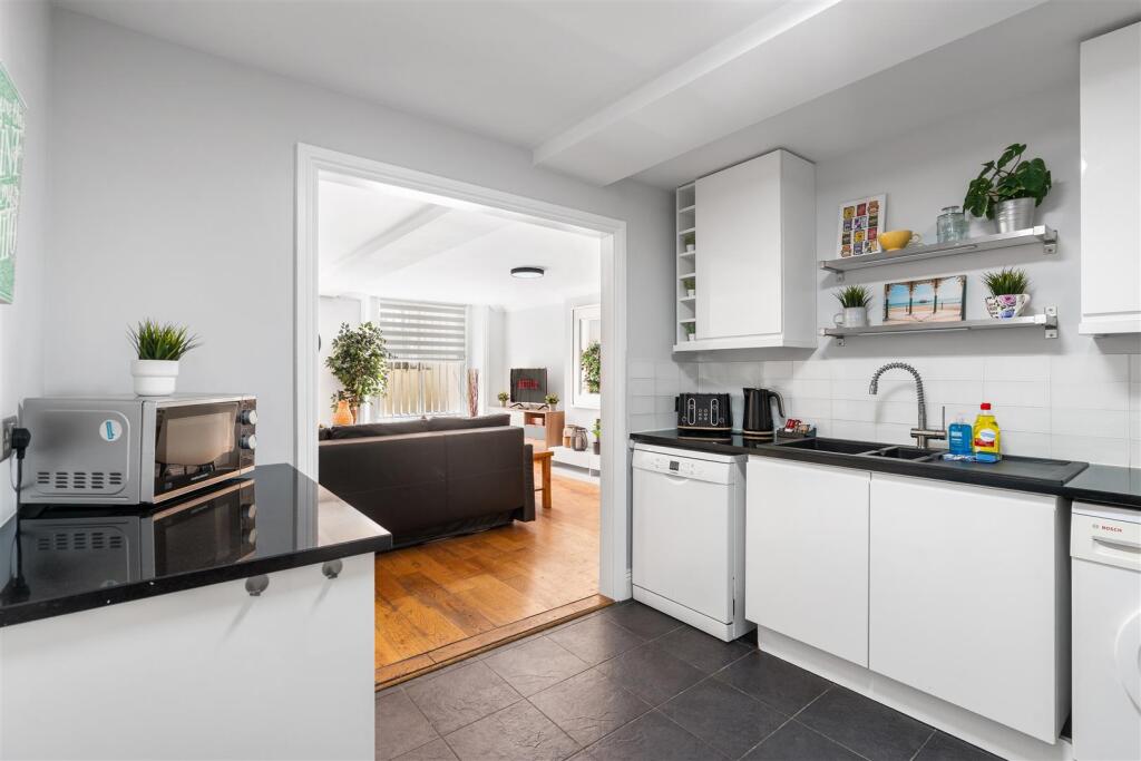 Apartment in Brighton - View 4