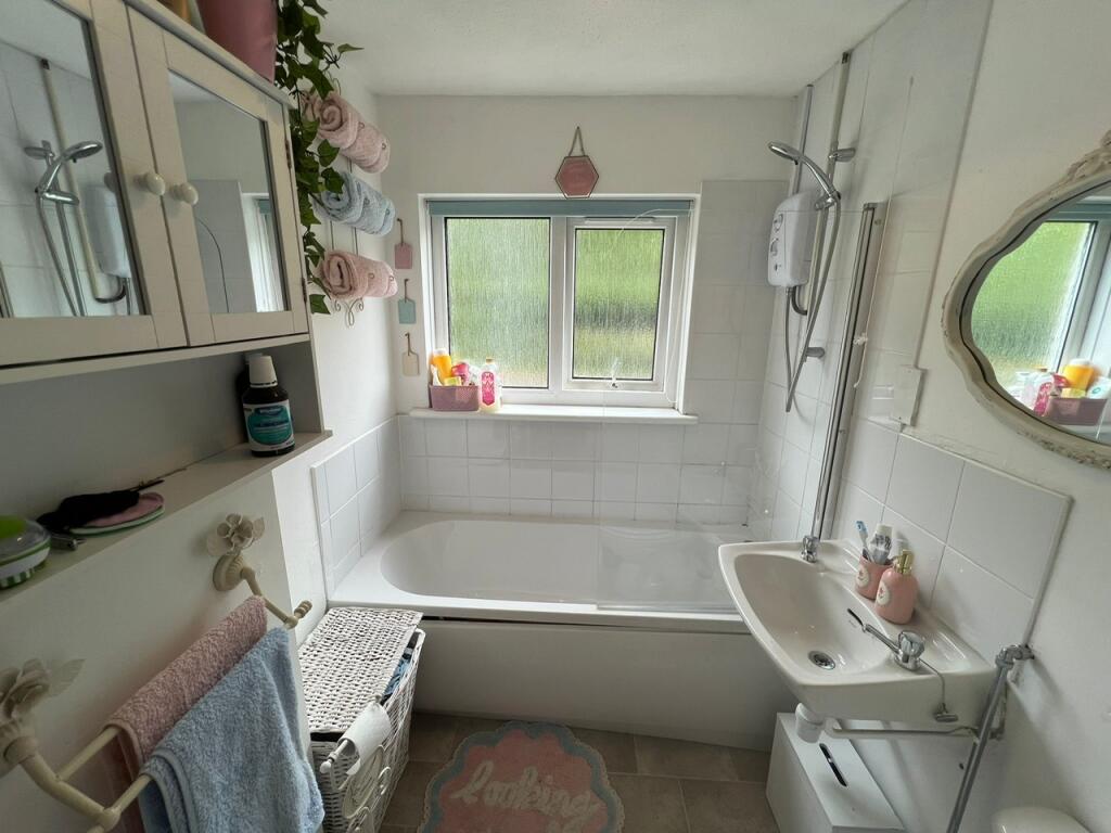 Apartment in Cardiff, Ely - View 5