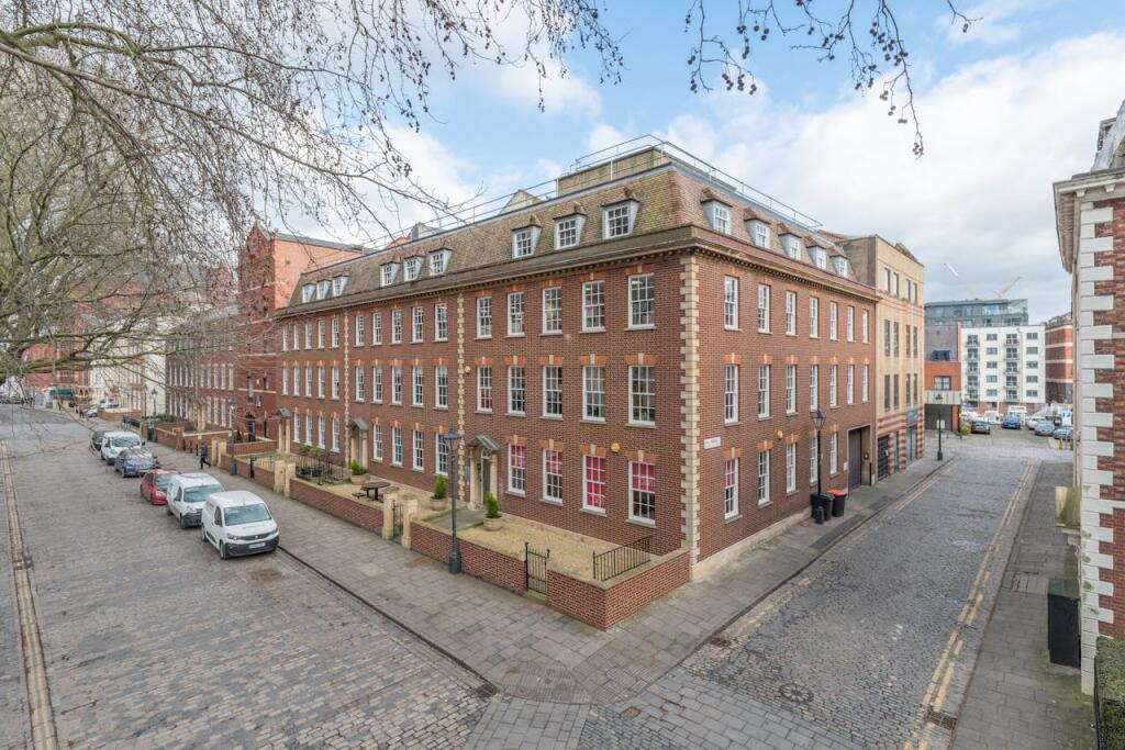 Main image of property: 14-16 Queen Square, Bristol, BS1 4NT