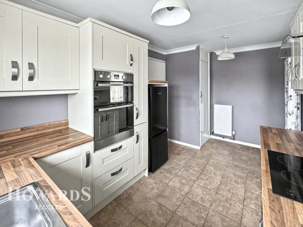 Queen Elizabeth Drive, Beccles photo 4