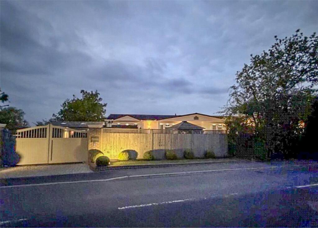 Dunsfold Road, Alfold