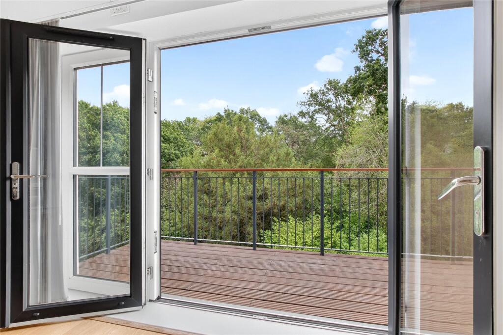 Apartment in Reading - View 5