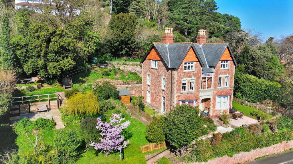 3-bed flat on St. Michaels Road, Minehead, £299,950